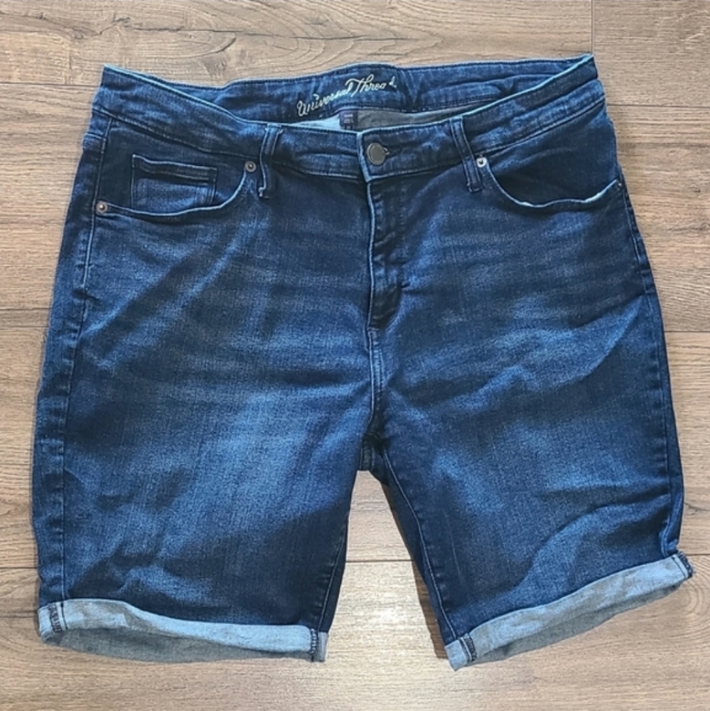Lightly Worn- Universal Thread- Bermuda Shorts- S… - image 1